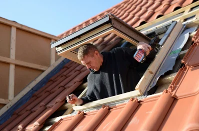 Pose de fenêtres de toit Velux à Romieu